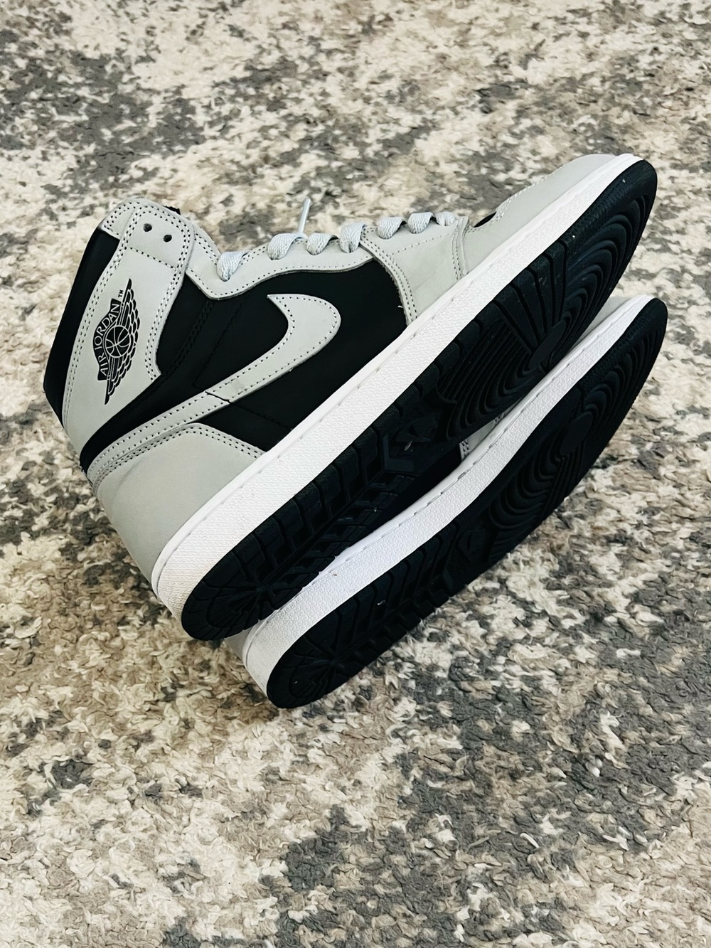 Jordan 1 Retro (Reverse Shadow) - Picture 3 of 3